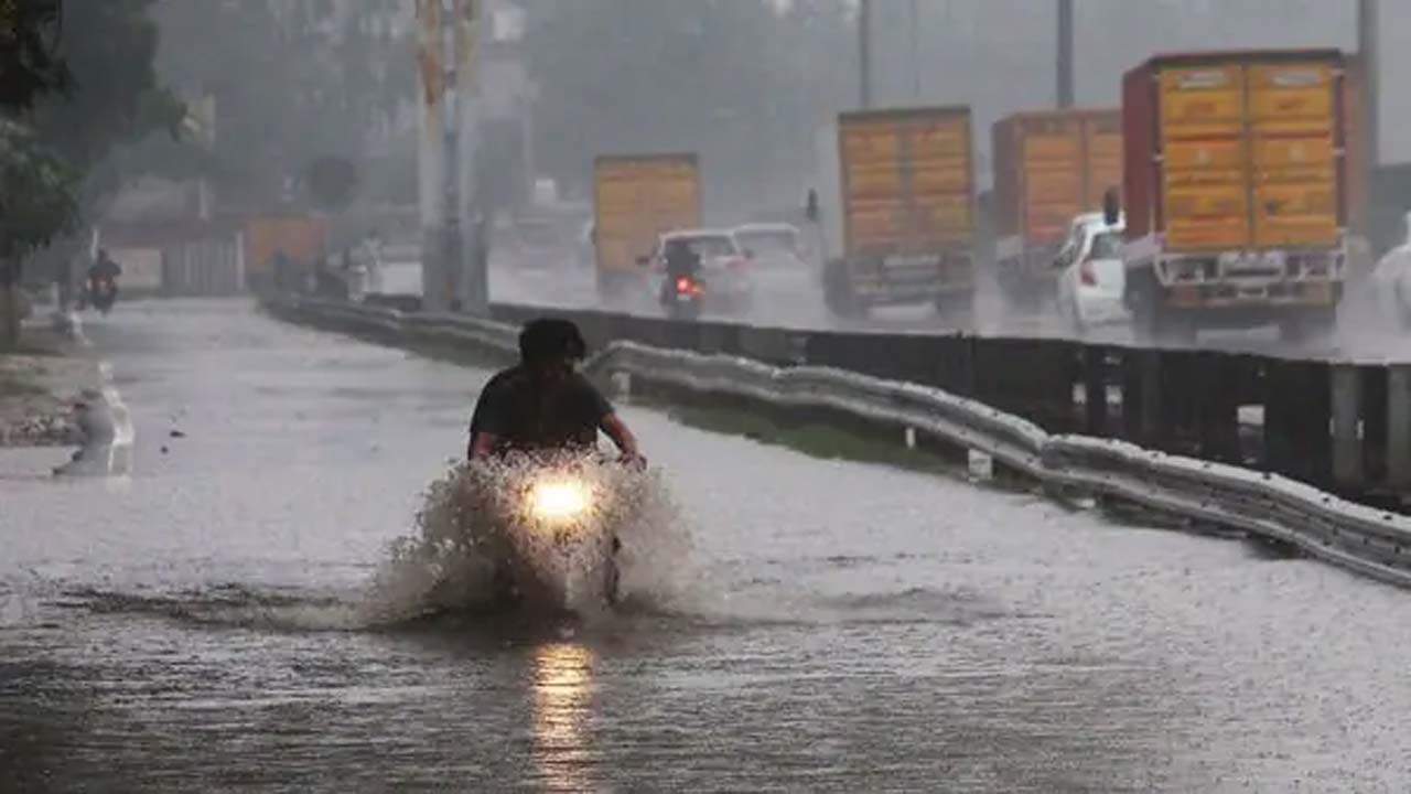 IMD BIG Alert: పలు రాష్ట్రాలకు రెడ్ అలర్ట్ జారీ.. అత్యంత భారీ వర్షాలు కురిసే ఛాన్స్