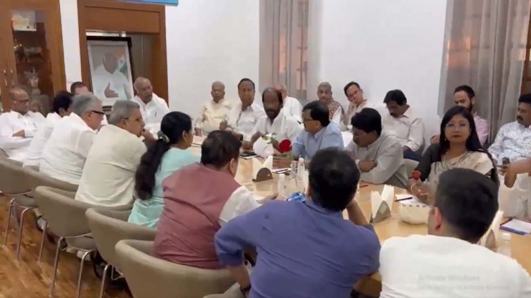 INDIA Bloc: ఖర్గే నివాసంలో కూటమి నేతల భేటీ.. పార్లమెంట్ సమావేశాలపై చర్చ