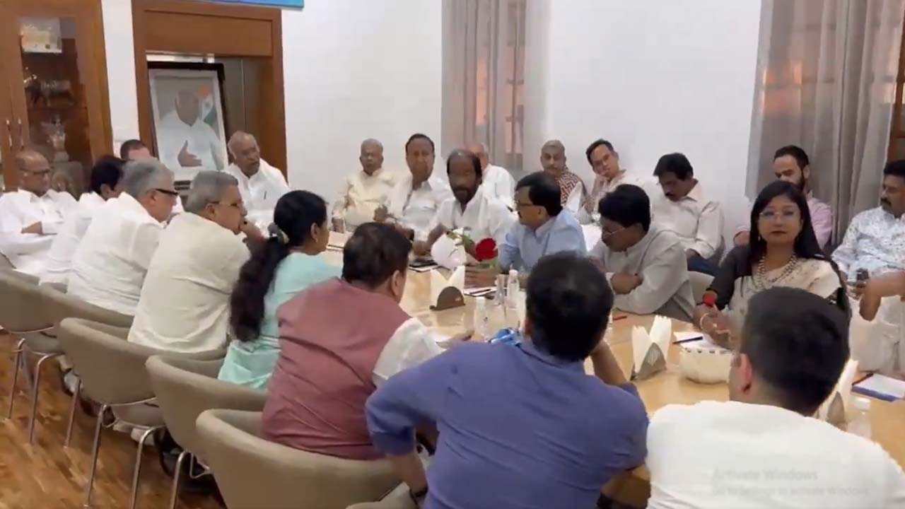 INDIA Bloc: ఖర్గే నివాసంలో కూటమి నేతల భేటీ.. పార్లమెంట్ సమావేశాలపై చర్చ