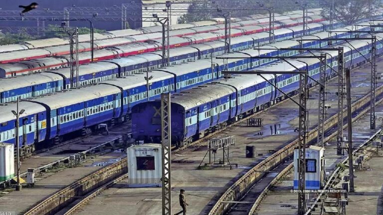 Railways: రైల్వే ప్రయాణికులకు గుడ్ న్యూస్.. రద్దీ నేపథ్యంలో 46 రైళ్లకు అదనపు జనరల్ కోచ్‌లు..