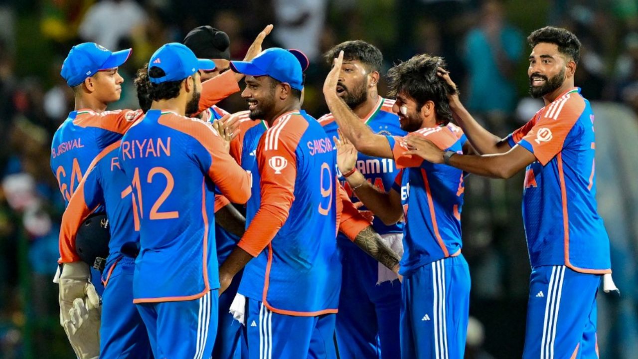 AUS vs IND: అతడు గంభీర్‌ మనిషి.. గొప్ప ప్రదర్శన చేయకున్నా జట్టులో ఉంటాడు!