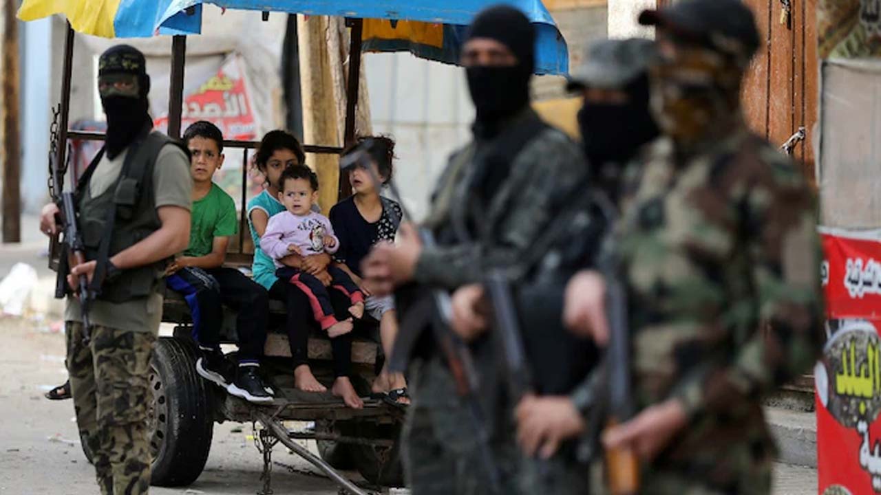 Israel-Hamas Conflict: ఇజ్రాయెల్ బందీలను విడిచిపెట్టేందుకు హమాస్ అంగీకారం.. యుద్ధం ముగియనుందా?