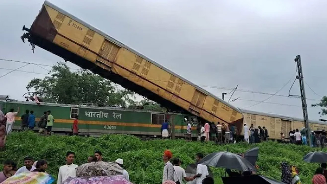 Kanchanjunga Express Accident: కాంచన్‌జంగా ఎక్స్‌ప్రెస్ ప్రమాదంపై సంచలన నివేదిక..