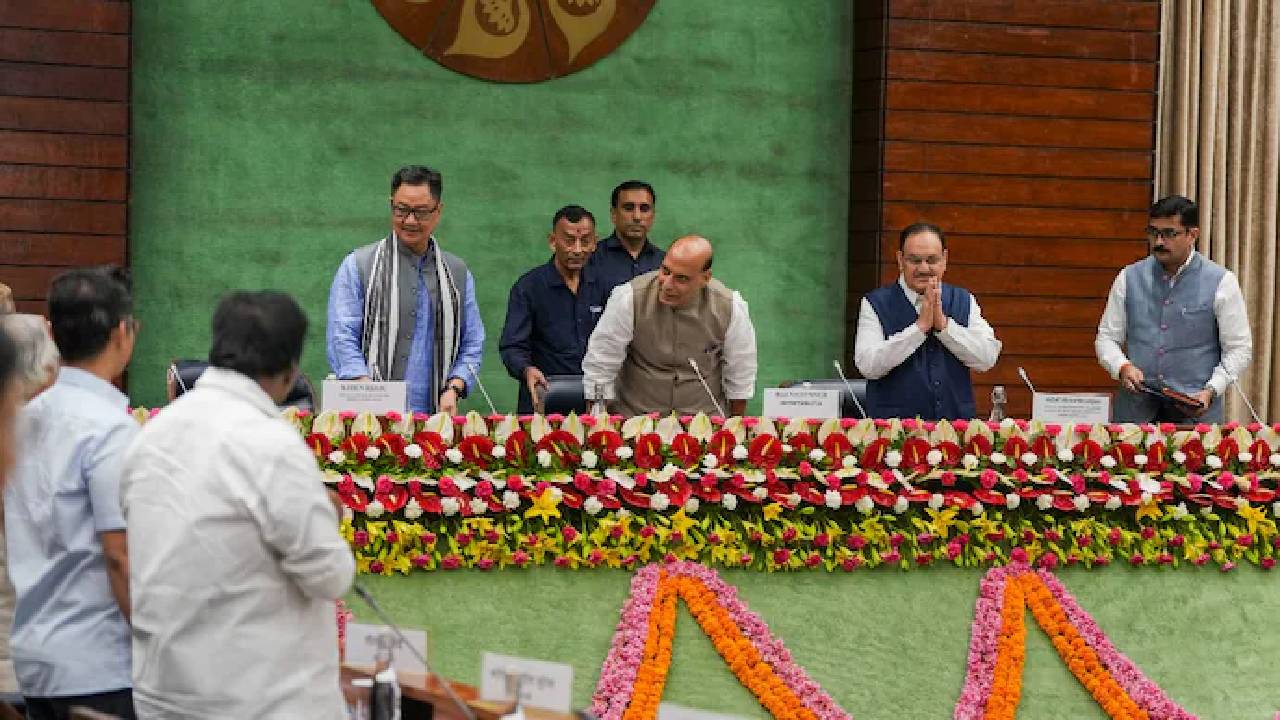 Kanwar Yatra: అఖిలపక్ష సమావేశంలో “కన్వర్ యాత్ర” వివాదాన్ని లేవనెత్తిన ప్రతిపక్షాలు..