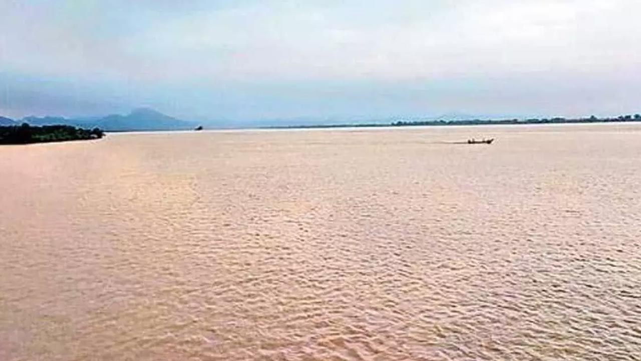 Godavari-Sabari: గోదావరి-శబరి నదుల ఉగ్రరూపం.. విలీన మండలాల్లో టెన్షన్‌ టెన్షన్..