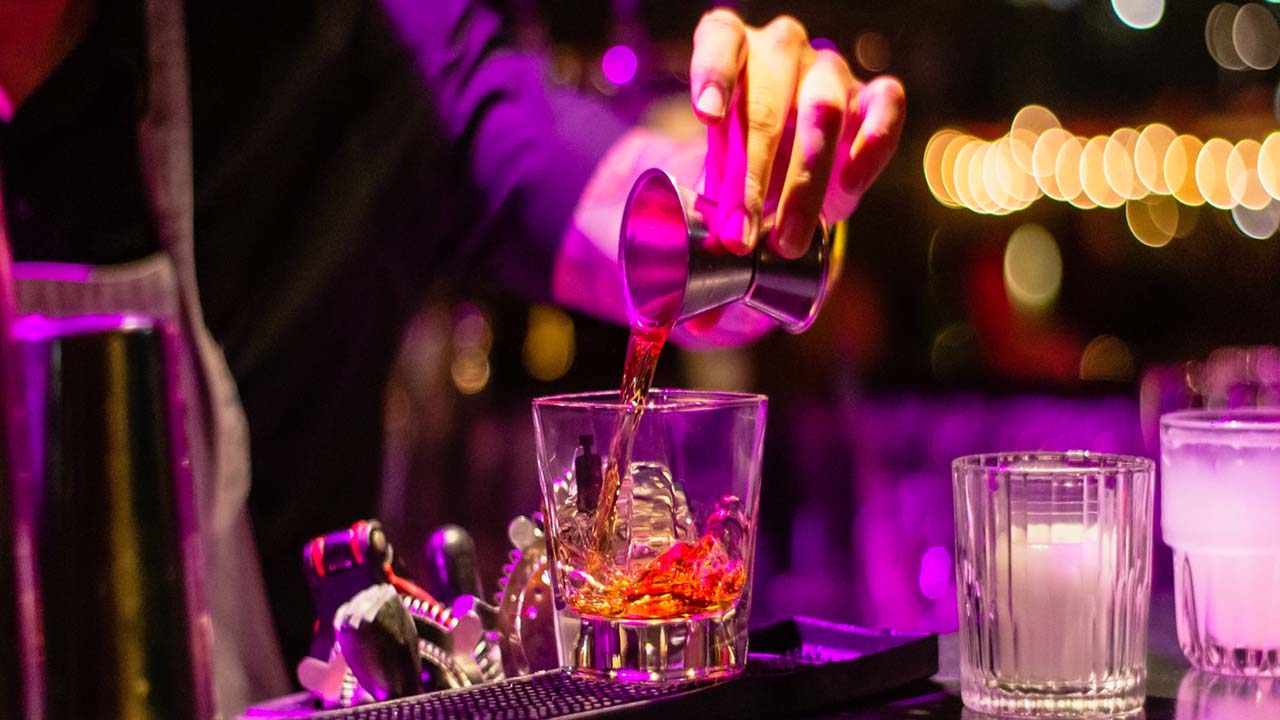 Lemon in Whiskey: విస్కీలో నిమ్మరసం, ఐస్‌క్యూబ్స్ కలిపి తాగితే ఎన్ని లాభాలో తెలుసా?