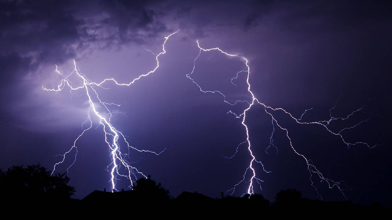 Lightning: పిడుగుపాటుకు గురై 24 గంటల్లో 25 మంది మృతి..