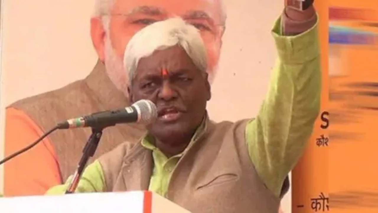 BJP MLA: పంక్చర్లు వేసుకోండి..విద్యార్థులకు ఎమ్మెల్యే సలహా! మండిపడుతున్న నెటిజన్లు