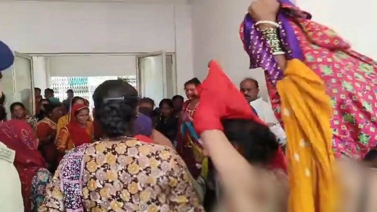 Madhya pradesh: పోలీస్‌స్టేషన్‌లో పెళ్లి దుస్తుల్లో గిరిజన యువకుడు మృతి.. భగ్గుమన్న కుటుంబ సభ్యులు