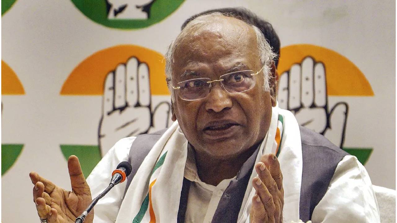 Mallikarjun Kharge: కుర్చీని కాపాడిన రెండు రాష్ట్రాలకే మేలు..  ఖర్గే సంచలన వ్యాఖ్యలు