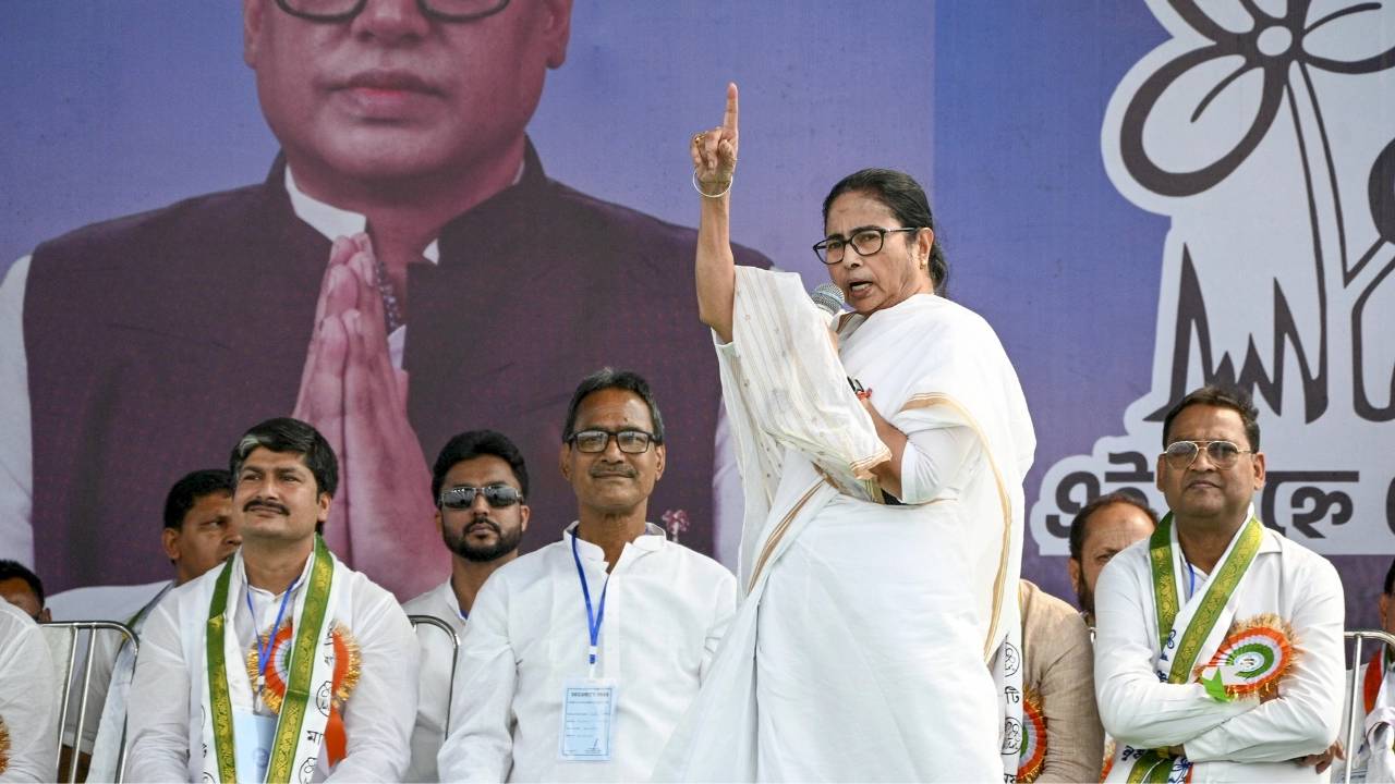 Mamata Banerjee: మమతా బెనర్జీ వ్యాఖ్యలపై బంగ్లాదేశ్ ఆగ్రహం.. దౌత్యపరంగా నిరసన..