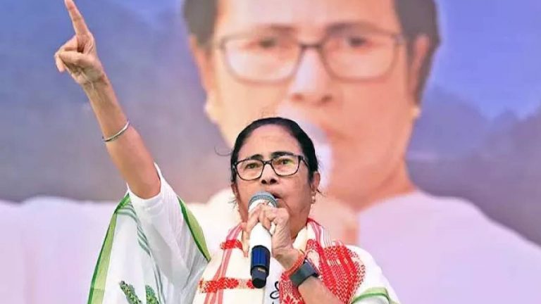 Mamata Banerjee:  బంగ్లాదేశీయులకు ఆశ్రయం ఇస్తా..  మమతా బెనర్జీ సంచలన వ్యాఖ్య..