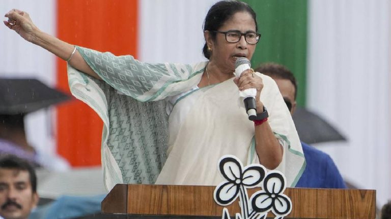 BJP: మమతా ఎవరిచ్చారు నీకు ఆ అధికారం.. ‘‘బంగ్లాదేశ్’’ వ్యాఖ్యలపై బీజేపీ ఫైర్..