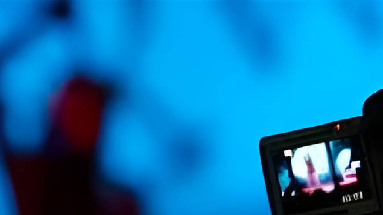 Karnataka: కూతురి ప్రైవేట్ వీడియోలు వైరల్ చేసిన తండ్రి.. ఆత్మహత్యాయత్నం..