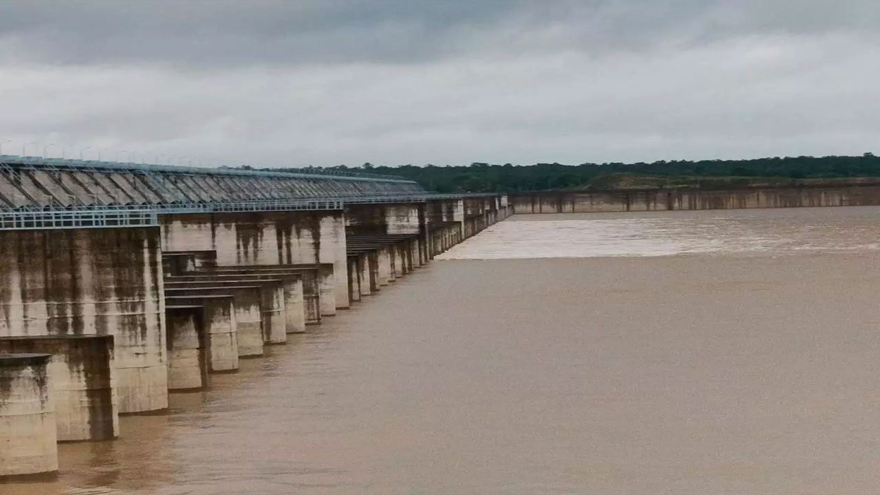 Medigadda: మేడిగడ్డ బ్యారేజీ వద్ద పెరుగుతున్న వరద ప్రవాహం