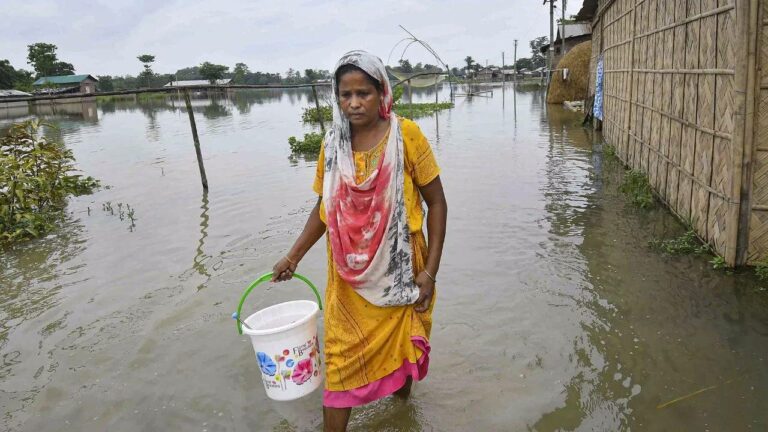 Assam Floods : అస్సాంలో నీట మునిగిన 27 జిల్లాలు.. వరదలకు విలవిలలాడుతున్న 19లక్షల మంది