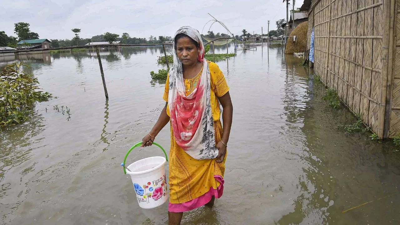 Assam Floods : అస్సాంలో నీట మునిగిన 27 జిల్లాలు.. వరదలకు విలవిలలాడుతున్న 19లక్షల మంది