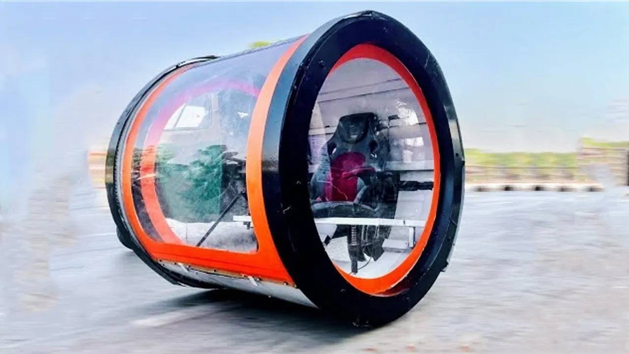 Gujarat : టైర్లు, స్టీరింగ్ లేని క్యాప్సూల్ కారు.. ఒక్కసారి ఛార్జ్ చేస్తే 80 కి.మీ