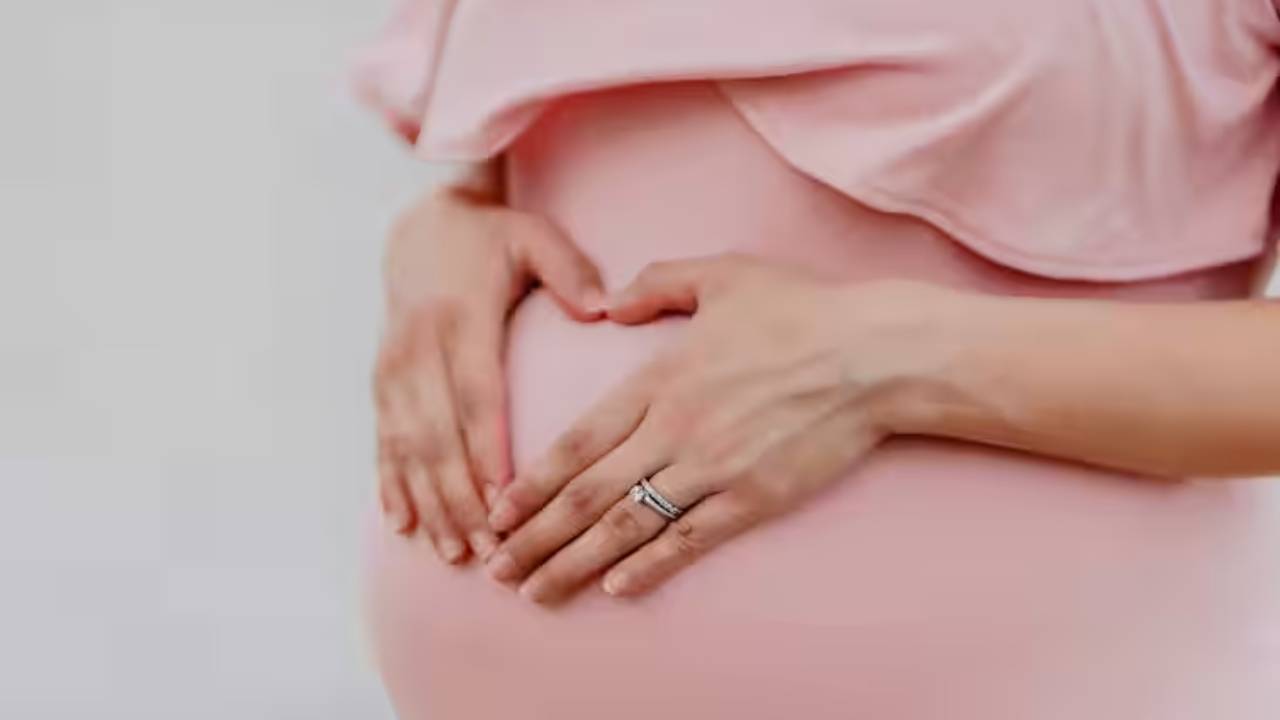 Crazy Offer : ఒరేయ్ ఆజామూ లగెత్తరోయ్.. అందమైన అమ్మాయిని ప్రెగ్నెంట్ చేస్తే పదివేలట