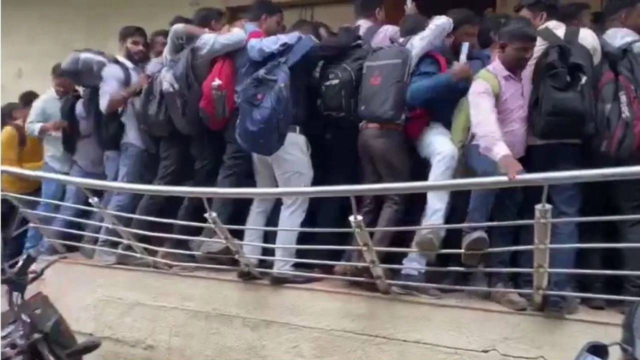 Gujarat : ఇంటర్వ్యూ ఎగబడ్డ యువత భరూచ్‌లోని హోటల్లో తొక్కిసలాట