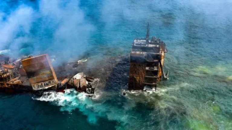 Oil Tanker Capsized : ఒమన్ తీరంలో ఆయిల్ ట్యాంకర్ బోల్తా..13 మంది భారతీయులు గల్లంతు