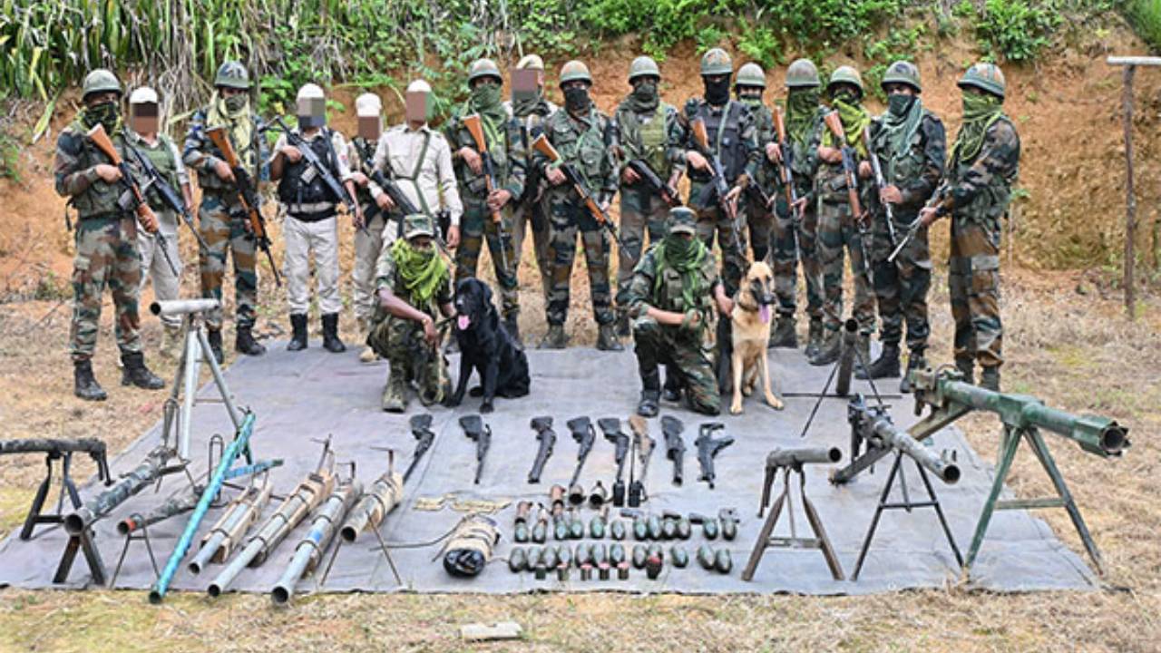 Manipur : మణిపూర్‌లో భద్రతా దళాలు చర్యలు.. భారీగా ఆయుధాలు, మందుగుండు సామాగ్రి స్వాధీనం