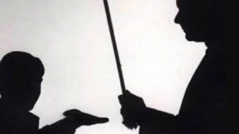 Uttarpradesh : దారుణంగా కొట్టిన స్టూడెంట్.. ఐసీయూలో చేరిన టీచర్