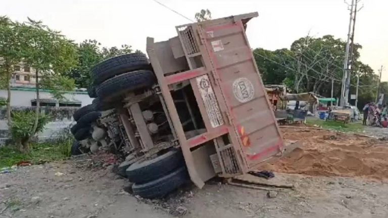 Uttarpradesh : గుడిసెను ఢీకొట్టిన ట్రక్కు.. కడుపు పగిలి గర్భిణితో సహా కుటుంబం మొత్తం మృత్యువాత