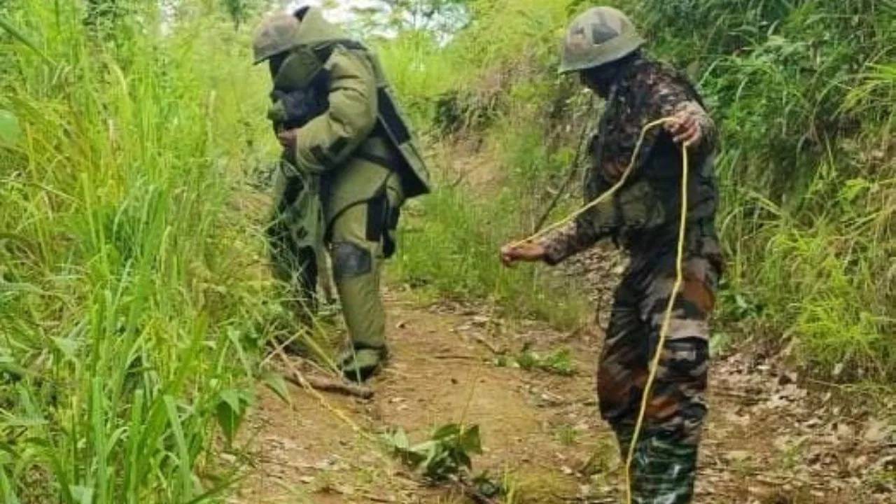 Manipur :  ఇంఫాల్‌లో భారీ విధ్వంసం విఫలం.. 8 ఐఈడీలను నిర్వీర్యం చేసిన సైన్యం