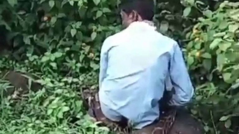 Madhyapradesh : పాపం.. మల విసర్జనకని బయటికి పోతే.. కొండచిలువ పట్టేసుకుంది