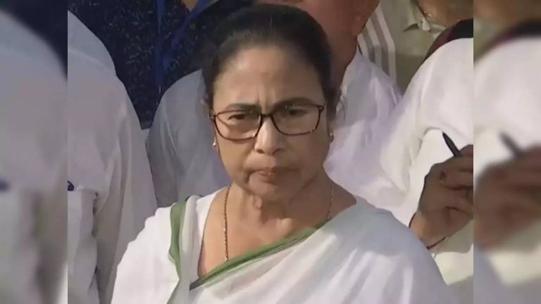 Bangladesh Protest : మమతా బెనర్జీ పై  షేక్ హసీనా ప్రభుత్వం భారత సర్కార్‎కు ఫిర్యాదు