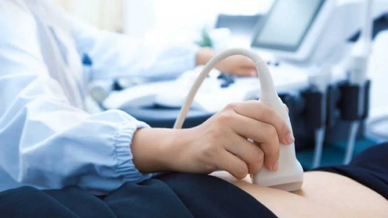 Age Gap : ఏజ్ తక్కువని పెళ్లి చేసుకున్న భార్య..  చీటింగ్ కేసు పెట్టిన భర్త