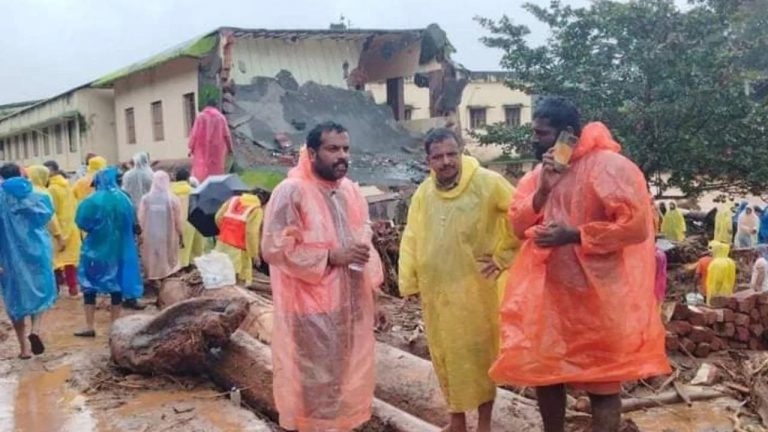 Wayanad Landslides : ఆహారం, నీరు, వైద్యం, అంత్యక్రియలు… కేరళ బాధితులకు సేవా భారతి వాలంటీర్ల సాయం