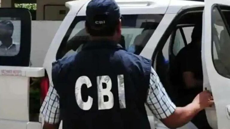 CBI : ఫేక్ జాబ్స్ కేసులో సీబీఐ చర్యలు.. కానిస్టేబుల్ తో సహా 10మందిపై ఎఫ్ఐఆర్