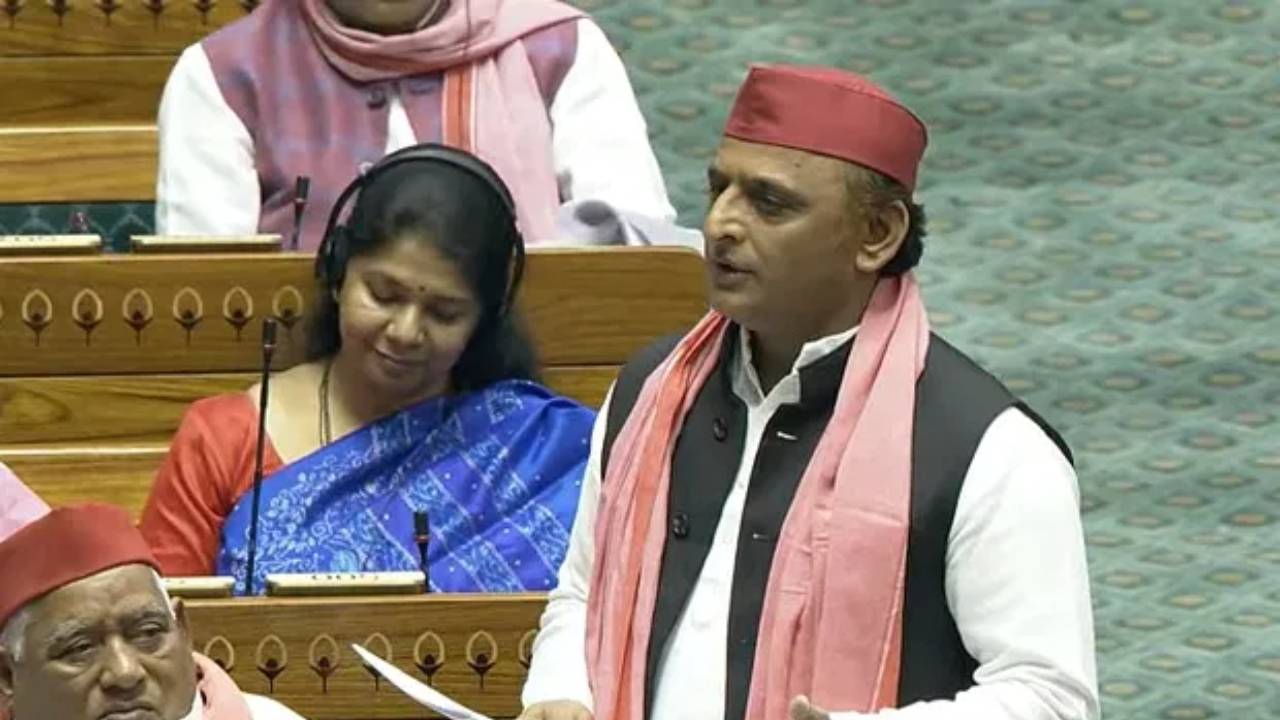 Akhilesh Yadav : ఈ ప్రభుత్వం ఎప్పుడైనా కూలిపోతది.. లోక్ సభలో అఖిలేష్ యాదవ్ సంచలన వ్యాఖ్యలు