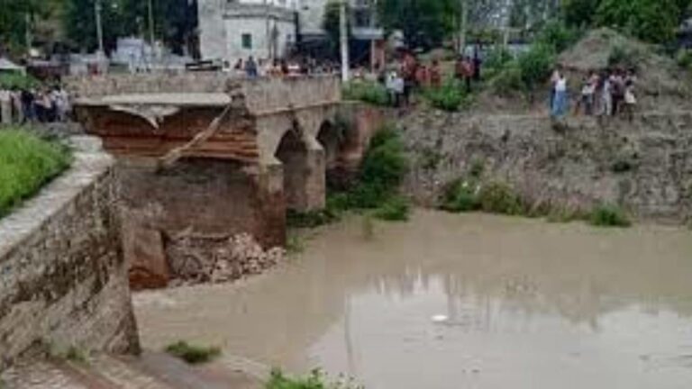 Bihar Bridge Collapse : బీహార్‌లో 24గంటల్లోనే కూలిన మూడో వంతెన.. ప్రభుత్వంపై దుమ్మెత్తిపోస్తున్న జనాలు