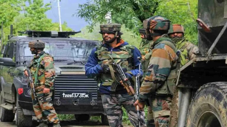 Encounter : కుల్గామ్‌లో భారీ ఎన్ కౌంటర్.. ఎనిమిది మంది ఉగ్రవాదులు,  ఇద్దరు జవాన్లు మృతి