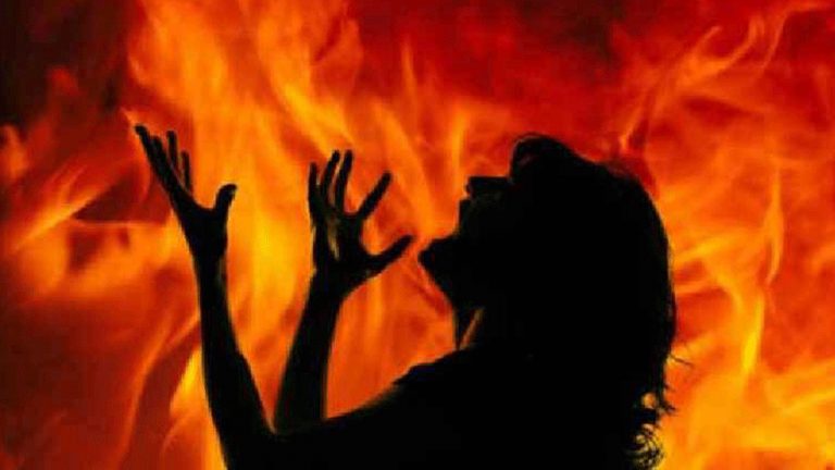 Pakistan: పరువు హత్య.. ప్రేమ వ్యవహారం అనుమానంతో భార్య సజీవదహనం