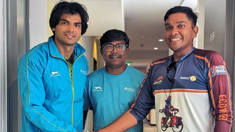 Paris Olympics: నీరజ్‌ చోప్రా వీరాభిమాని.. రెండేళ్లలో సైకిల్‌పై 30 దేశాలు దాటి పారిస్‌ కు