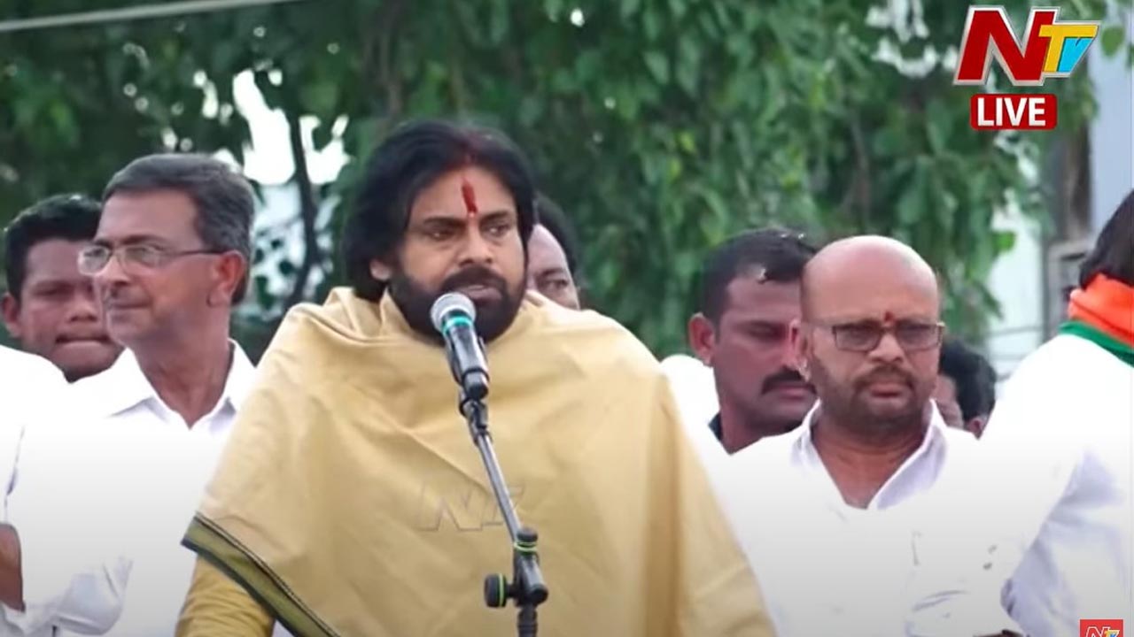 Pawan Kalyan: బహిరంగ సభలో ఎమ్మెల్యేగా ప్రమాణం చేసిన పవన్ కళ్యాణ్..