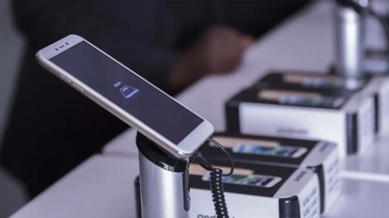 Union Budget 2024: స్మార్ట్‌ఫోన్‌ కొనాలనే వారికి శుభవార్త.. ఆ ఫోన్లకు కస్టమ్స్ సుంకం తగ్గింపు