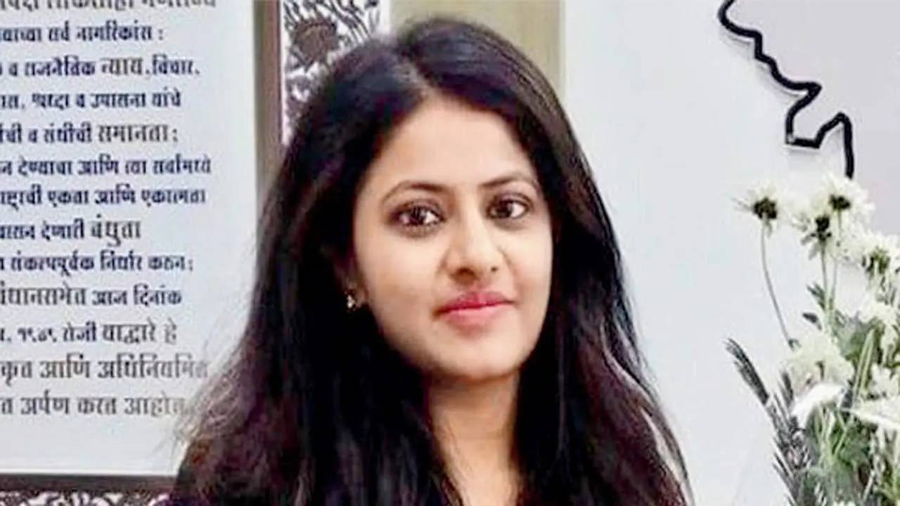 Puja Khedkar: ట్రైనీ ఐఏఎస్ పూజా ఖేద్కర్ చుట్టూ బిగుస్తున్న ఉచ్చు.. 3 ఏళ్లలో 3 వైకల్య సర్టిఫికేట్లు..