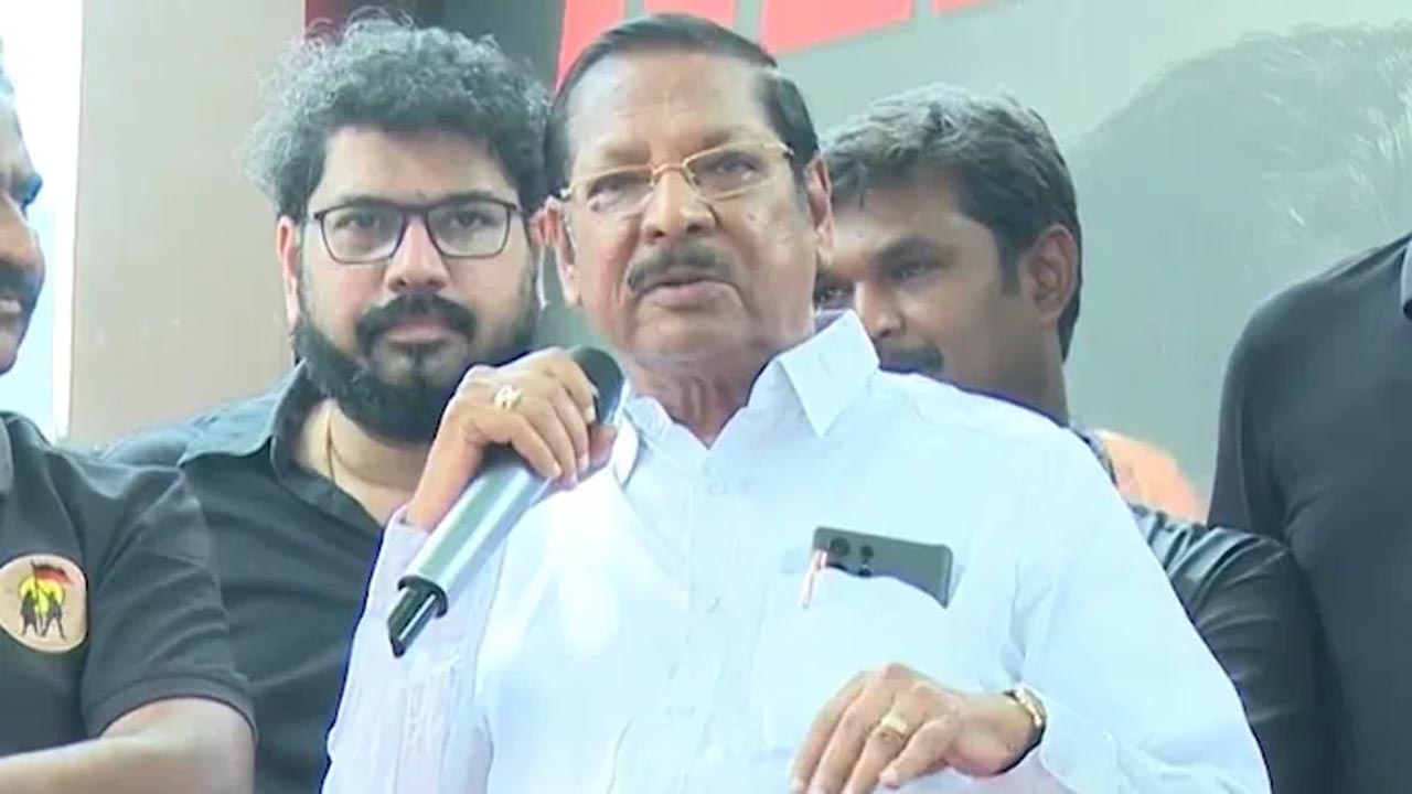 DMK Leader Stokes Row: కుక్క కూడా బీఏ పట్టా పొందగలదు..  డీఎంకే నేత వివాదాస్పద వ్యాఖ్యలు