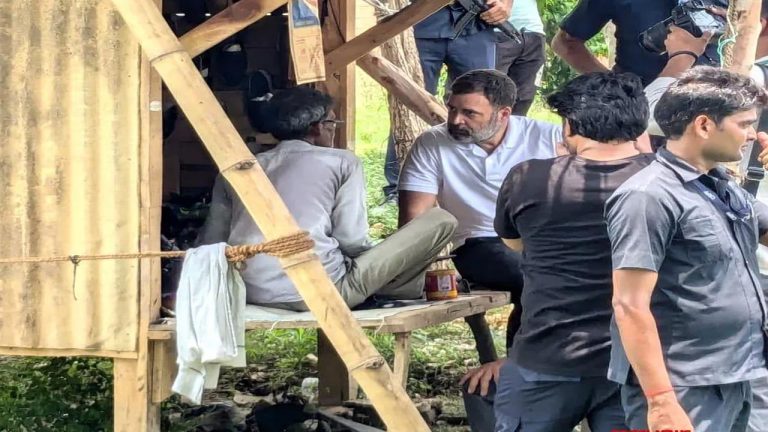 Rahul Gandhi: కోర్టుకు వెళ్లి వస్తుండగా చెప్పుల కుట్టే వ్యక్తితో రాహుల్ గాంధీ ముచ్చట్లు..