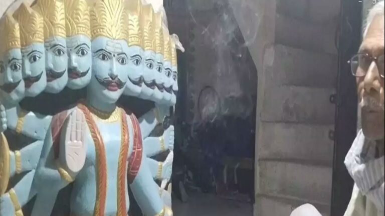Madhya Pradesh: ఇంట్లో రావణుడికి గుడి కట్టి పూజలు చేస్తున్న 80 ఏళ్ల వృద్ధుడు..