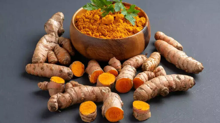 Raw Turmeric: పచ్చి పసుపు, పసుపు పొడి.. వీటిల్లో ఏది ఆరోగ్యానికి మంచిది..?