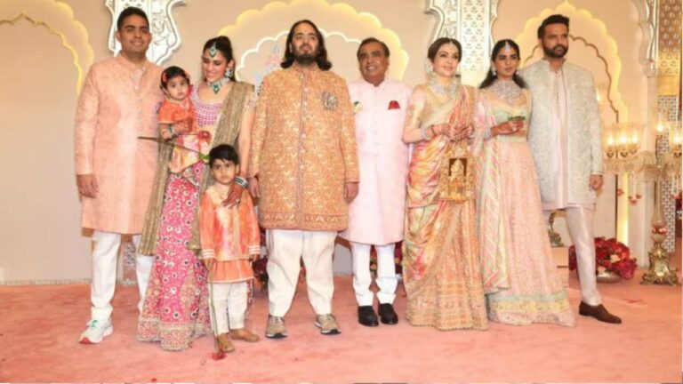 Anant ambani wedding: షెర్వానీ, స్పోర్ట్స్ షూస్‌తో వేదిక దగ్గరకు చేరిన అనంత్
