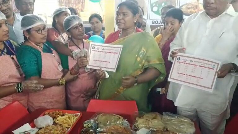 Minister Seethakka: గ్రామీణ మహిళలు పారిశ్రామికవేత్తలుగా ఎదగాలి..