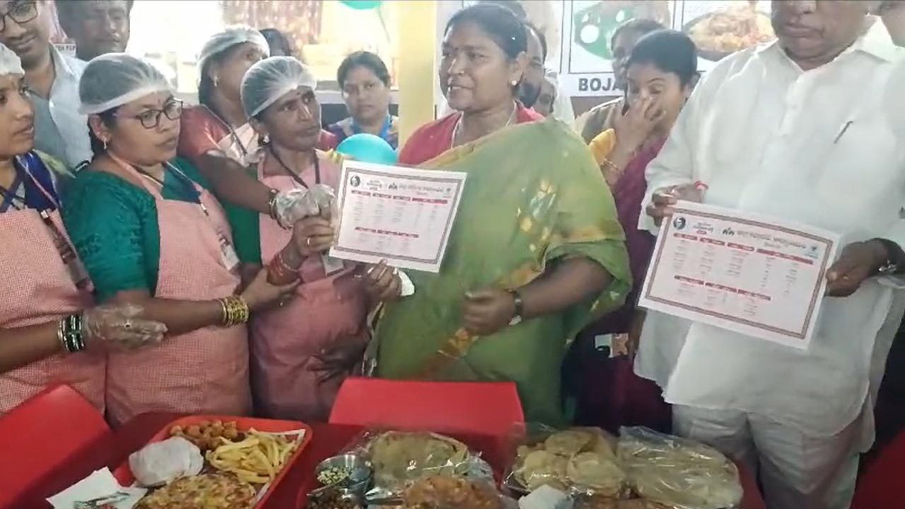 Minister Seethakka: గ్రామీణ మహిళలు పారిశ్రామికవేత్తలుగా ఎదగాలి..