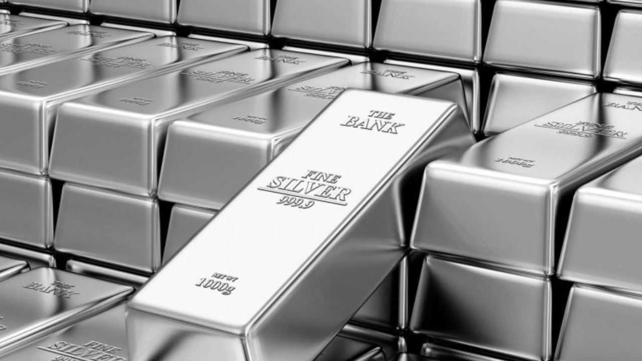 Silver Price : వెండి కిలో రూ. 1.25 లక్షలను ఎప్పటికి తాకుతుంది.. ఇన్వెస్టర్లకు ఎంత రాబడి ఇచ్చిందంటే ?